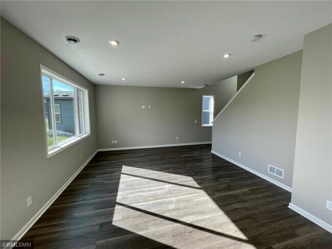Foto del edificio - 9955 Bluebird St NW
