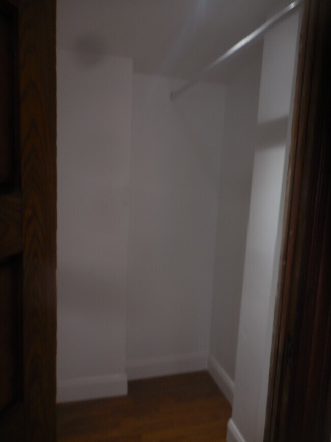 Walk-in Closet - 406 Sterling Plz