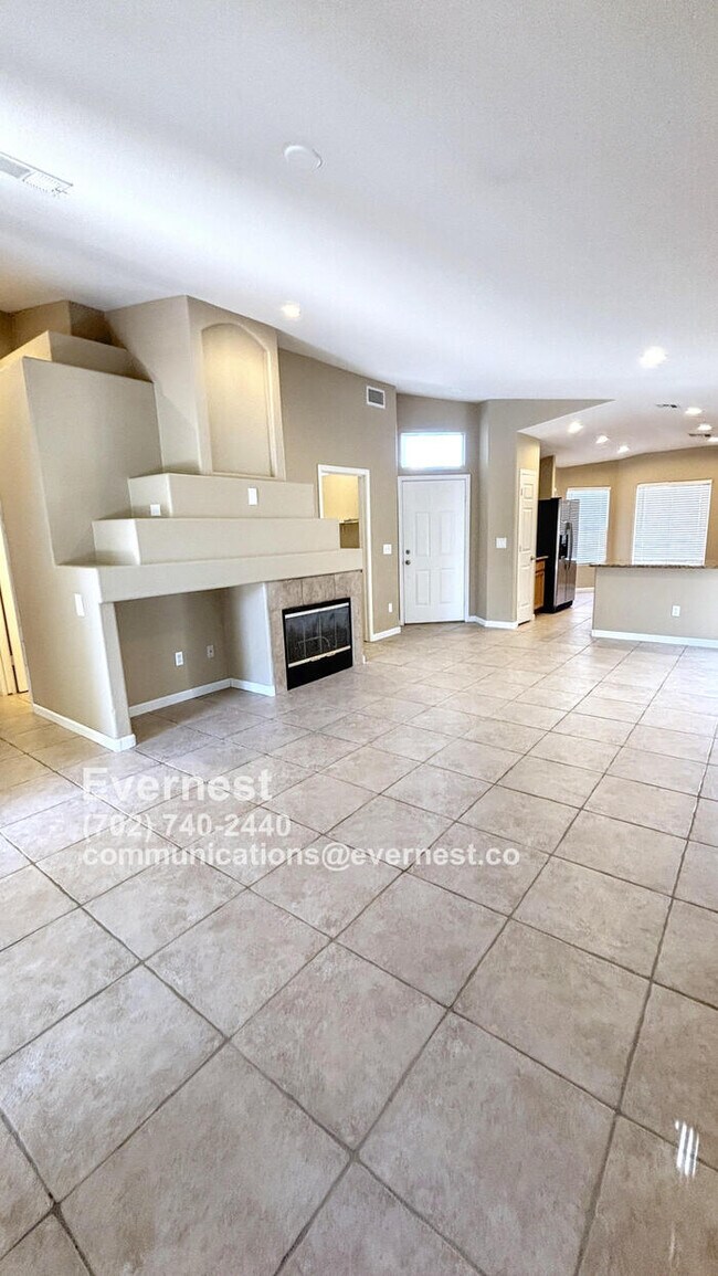 Foto del edificio - Lovely 3-Bedroom Home with Fireplace and M...