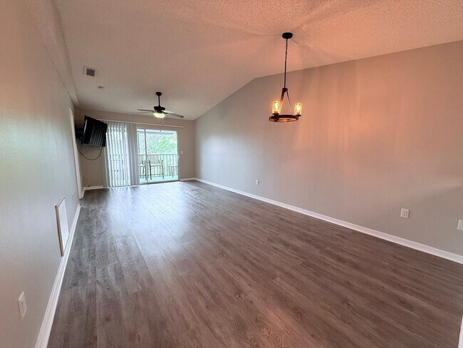 Foto del edificio - Beautifully Updated 2-Bedroom Condo in Prime Gulf Gate Location