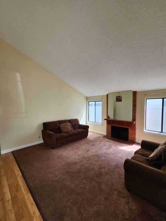 Foto del edificio - Single Story 4 Bedroom House in Mira Mesa