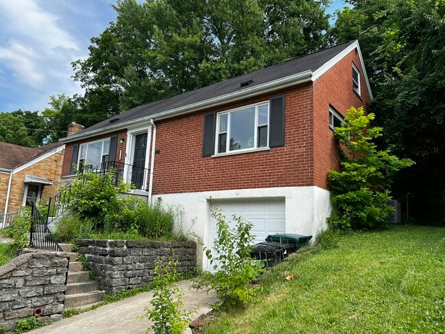 Building Photo - 1710 Ashbrook Dr