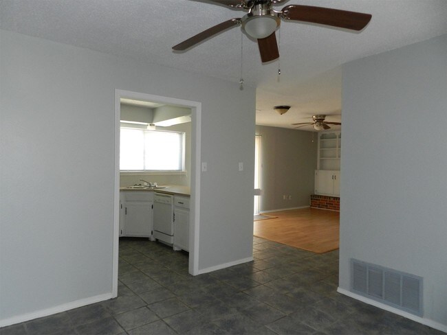 Building Photo - 7810 Morrocco Dr NW