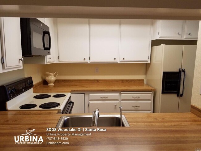 Foto del edificio - 3008 Woodlake Dr