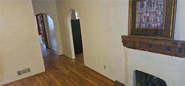 Foto del edificio - 1032 Standard Dr NE