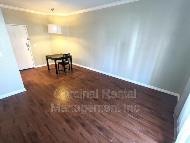 Foto del edificio - 156 S Oak Knoll Ave