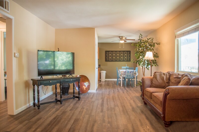 Foto principal - 718 N Floral St