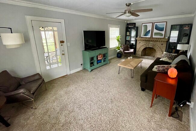 Living room - 4936 Troostwood Rd