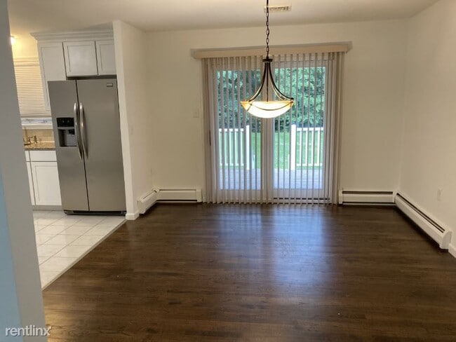 Building Photo - 2 br, 1 bath House - 127 Hartford Road