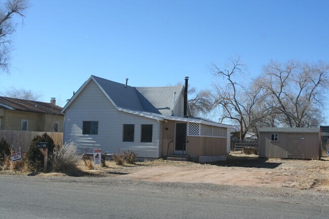 Building Photo - For the gardening enthusiasts, 3-bedroom, ...