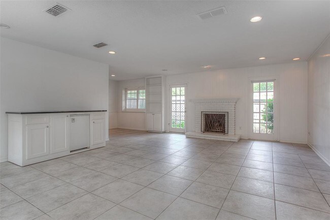 Building Photo - 1375 Roaring Springs Rd
