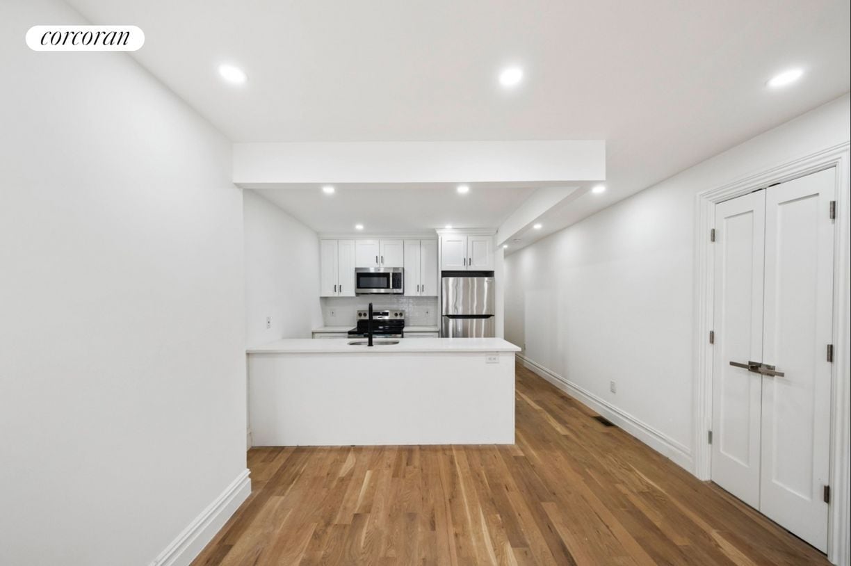 Foto principal - 219 Covert St.