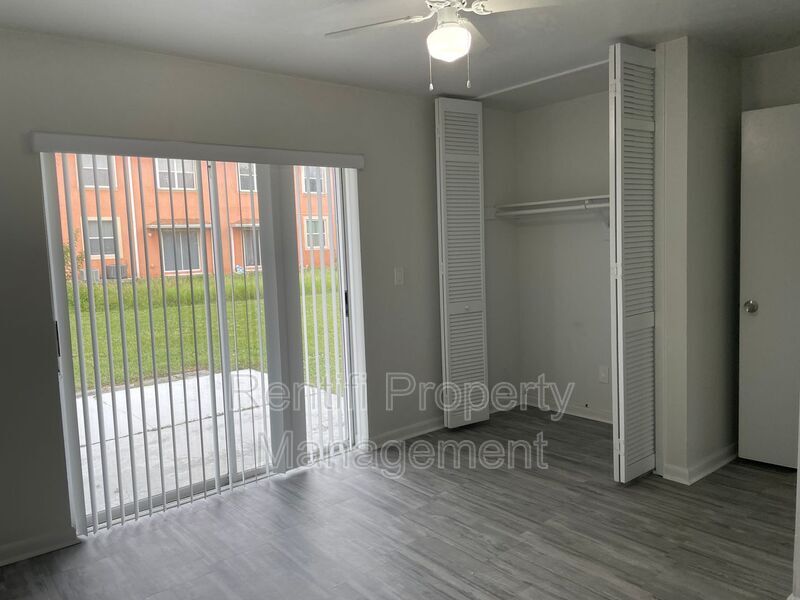 Foto principal - 1127 Cape Coral Pkwy W