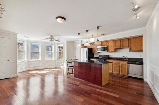 Building Photo - 231 W Girard Ave