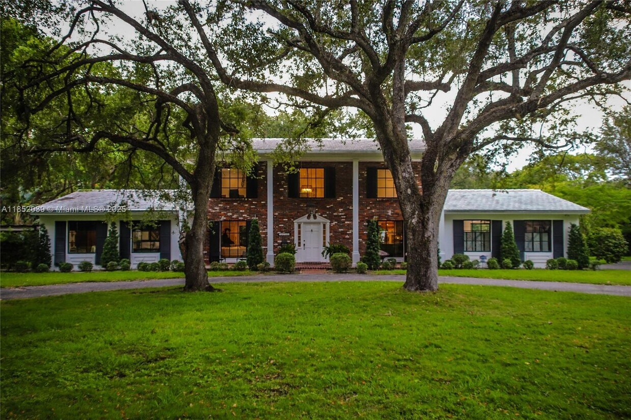 Foto principal - 10700 Old Cutler Rd