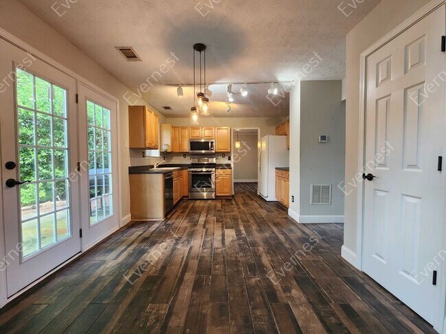 Building Photo - 3320 Northcliff Dr