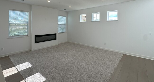 Building Photo - 2154 Tyrone Dr