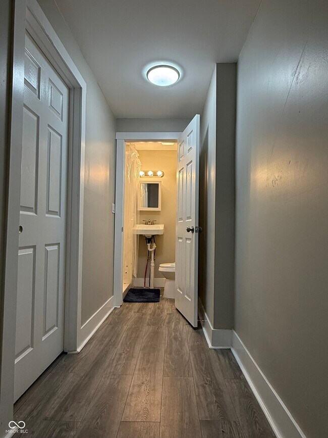 Foto del edificio - 1341 N Gale St