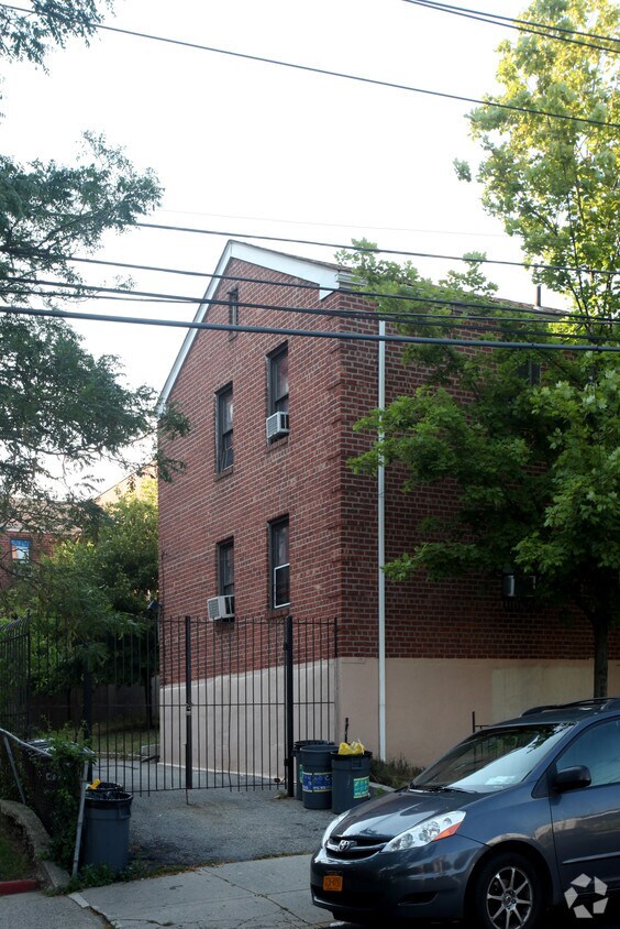 Building Photo - 13-24 Caffrey Ave