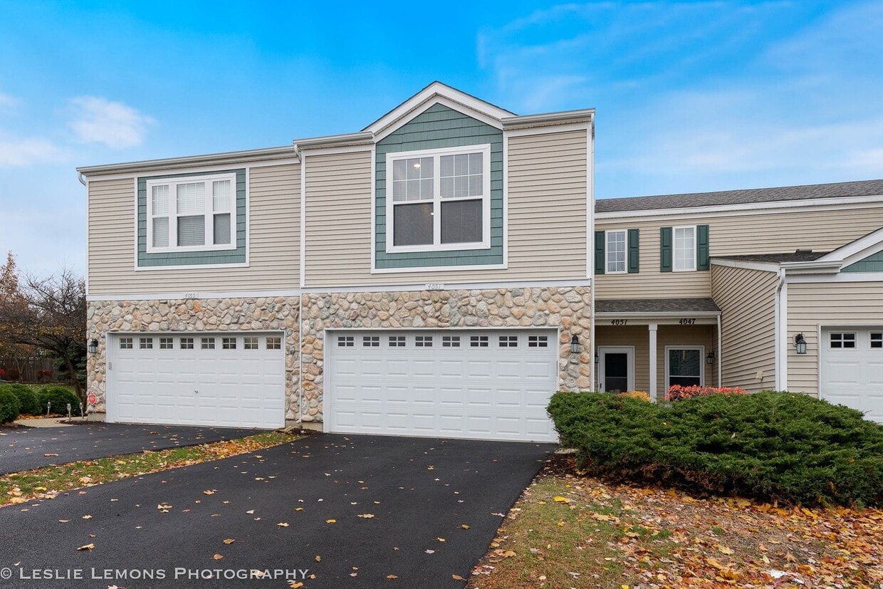 Primary Photo - 4051 Blackstone Dr