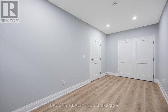 Building Photo - 39 Aragon Ave