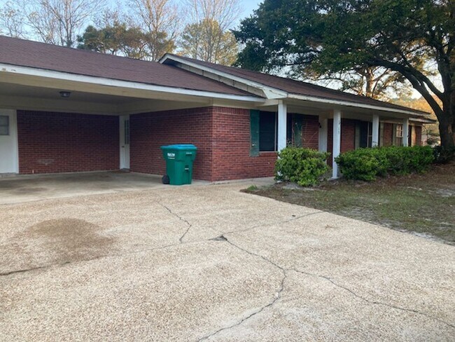 Building Photo - Orange Grove 4 Bedroom