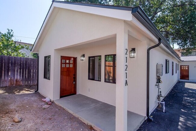 Photo - 2121-2123 Glenada Ave House