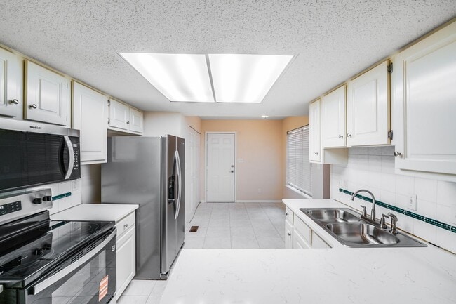 Building Photo - 9024 St Thomas Ln