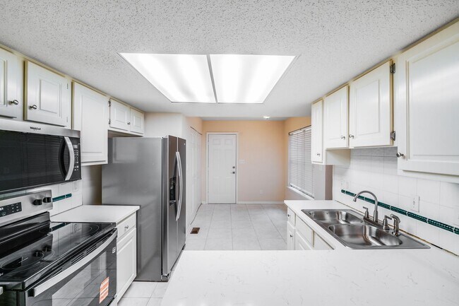 Foto del edificio - 9024 St Thomas Ln