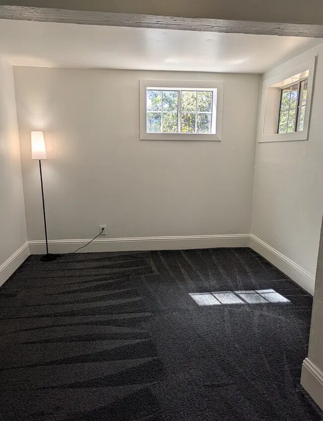 Foto del edificio - 460 Condor Ave