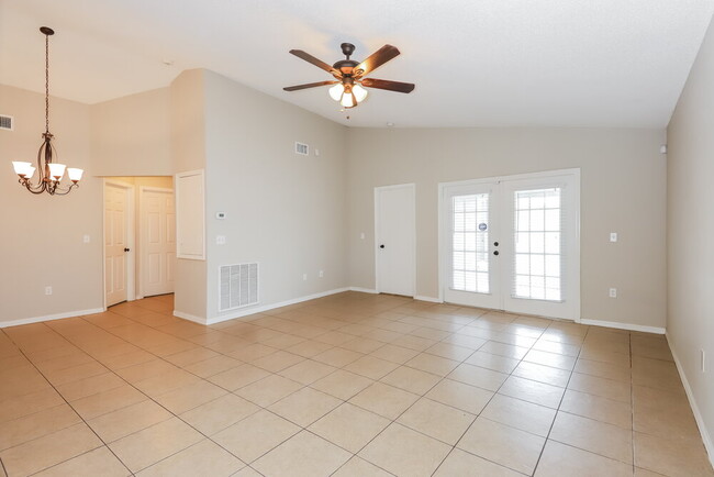 Building Photo - 3008 Sabal Bend Dr NE