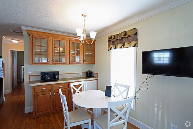 Dining Room - Central Park MH & RV Resort