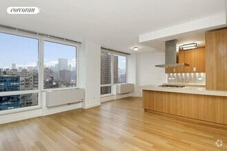 Building Photo - 450 W 17th St