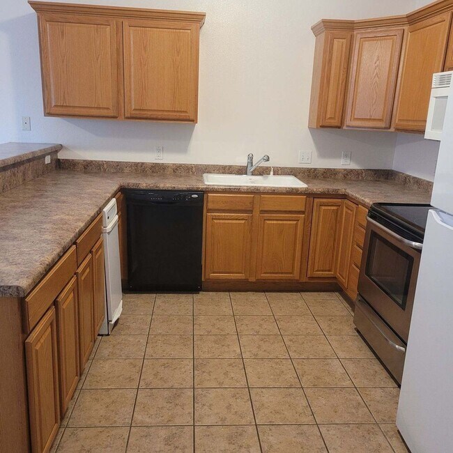 Foto del edificio - 3 bed 2 bath upstairs