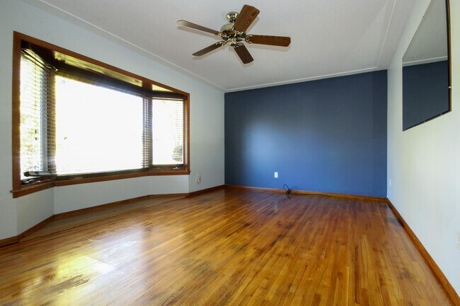 Foto del edificio - 4239 W 125th St