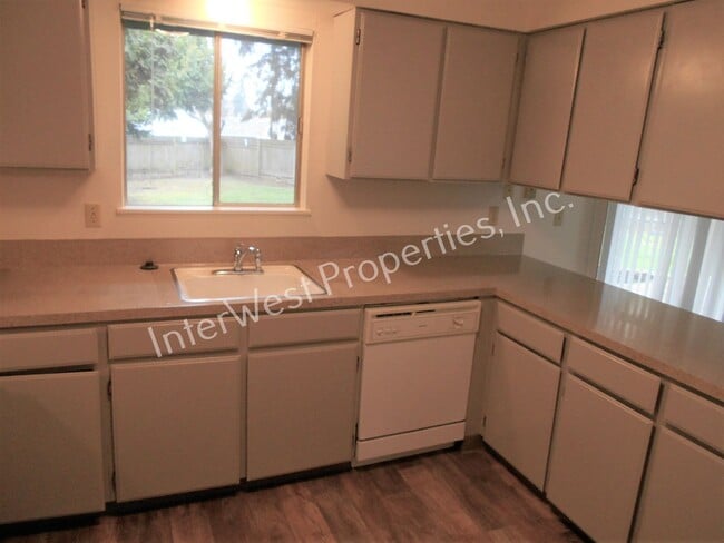 Foto del edificio - 6627-6627 SW 201st Ct