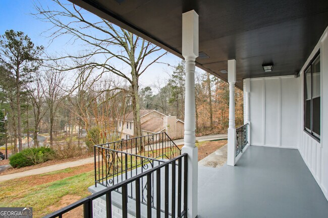Building Photo - 1402 Shadowbrook Dr