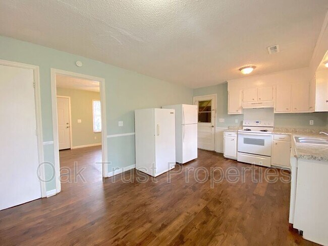 Building Photo - 109 Red Cedar Dr