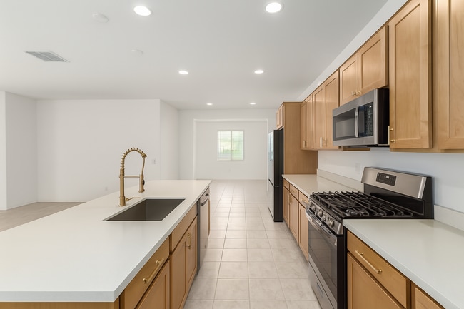 Kitchen and dining room - 10223 W Piccadilly Rd