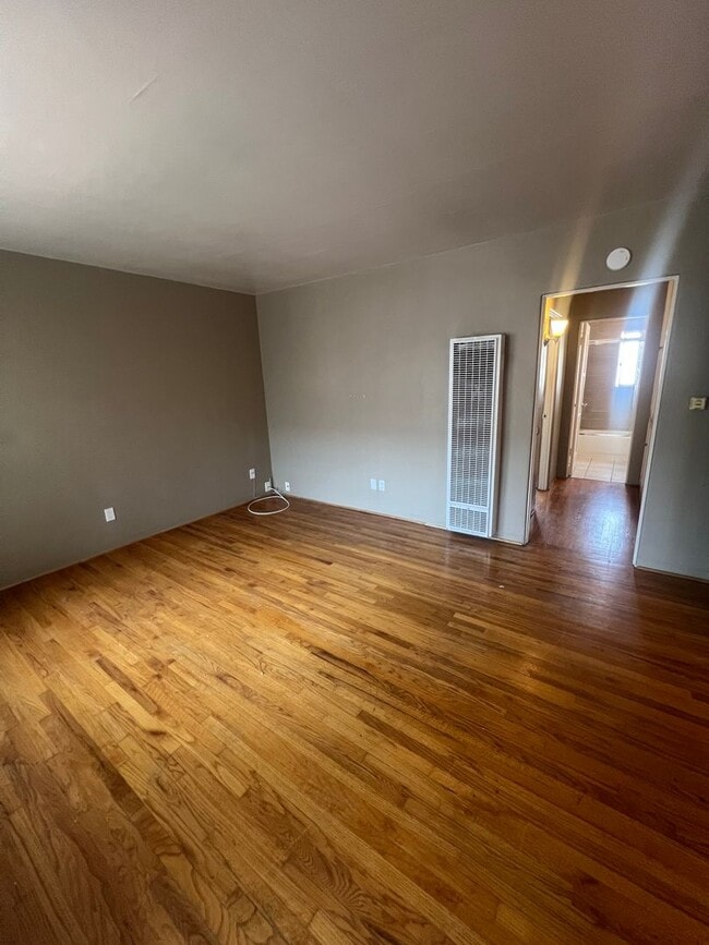 Building Photo - Updated 1 Bed / 1 Bath in Prime Hillcrest–...