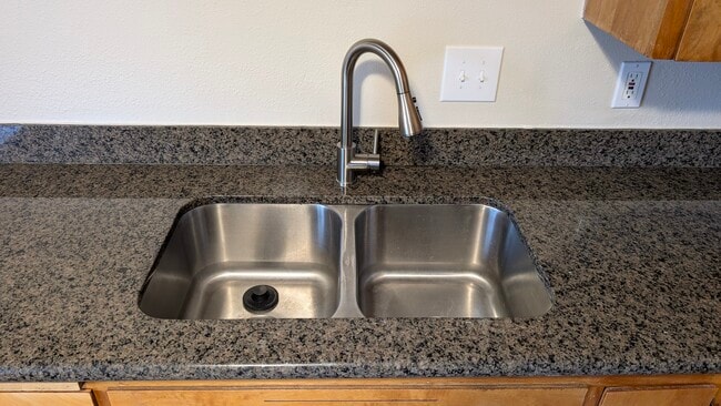 Deep sink with garbage disposal - 729 Pecks Dr