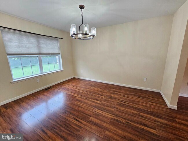 Building Photo - 708 Belfair Dr