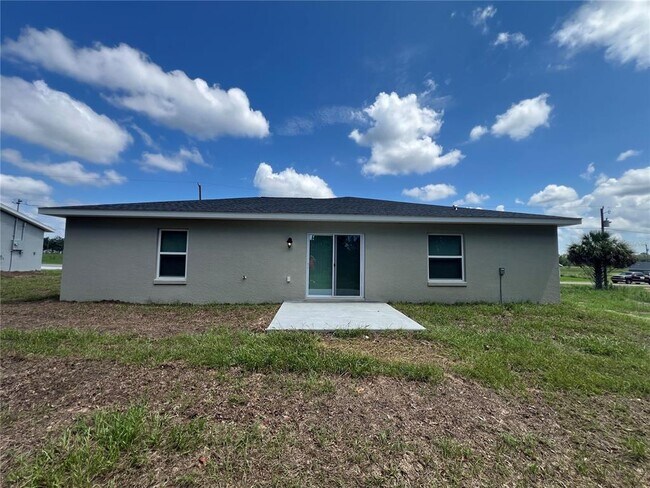 Foto del edificio - 26 Maple Ln