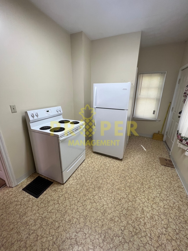 Building Photo - 2 bedrooms 1 bathroom house