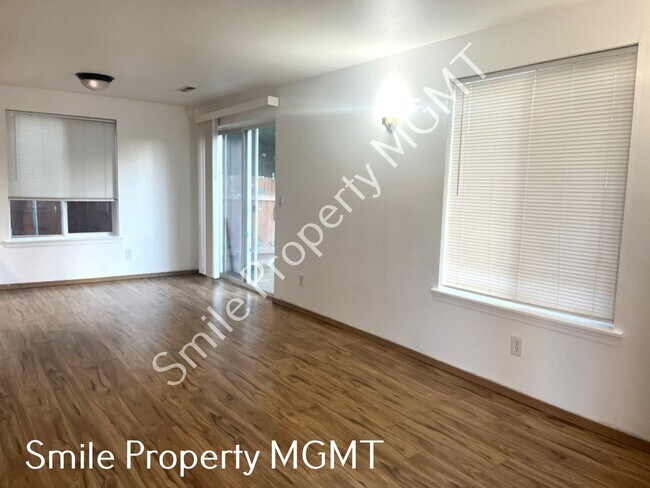 Foto del edificio - A nice house with 3 beds rooms and 2.5 baths.