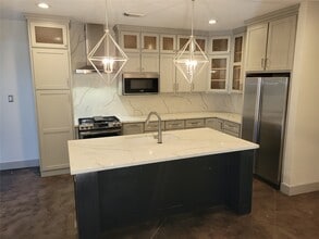 Building Photo - 4914 Rose St