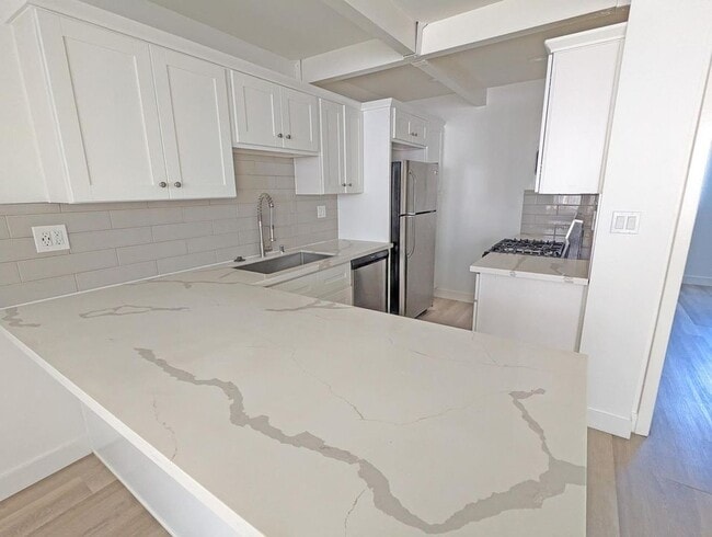 Foto del edificio - 1263 S Dunsmuir Ave