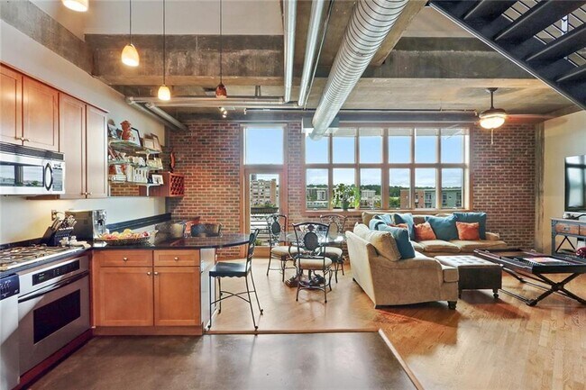 Building Photo - 640 Glen Iris Dr NE