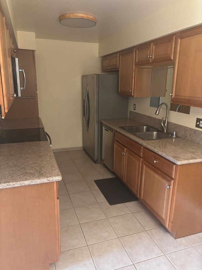 Building Photo - Charming 1 Bedroom, 1 Bathroom Unit in a S...