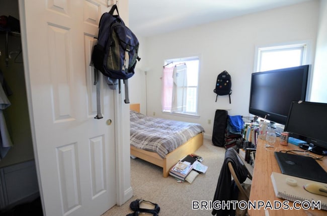 Building Photo - 8-10 Glencoe St.